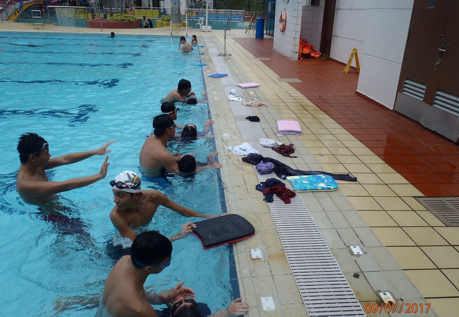 Returning swimmers swimming lesson
